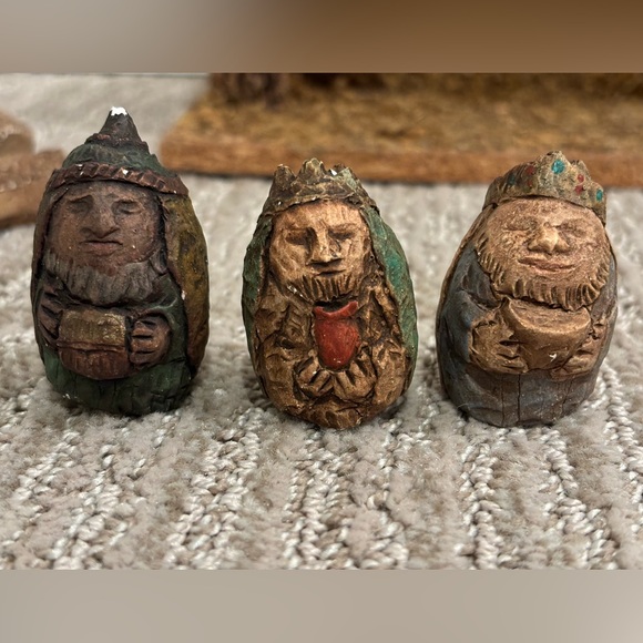 SOLD Small nativity scene, 2” figures, carved and painted plaster - Picture 6 of 12